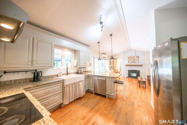11 South Ridge Road, East Lyme, CT 06357