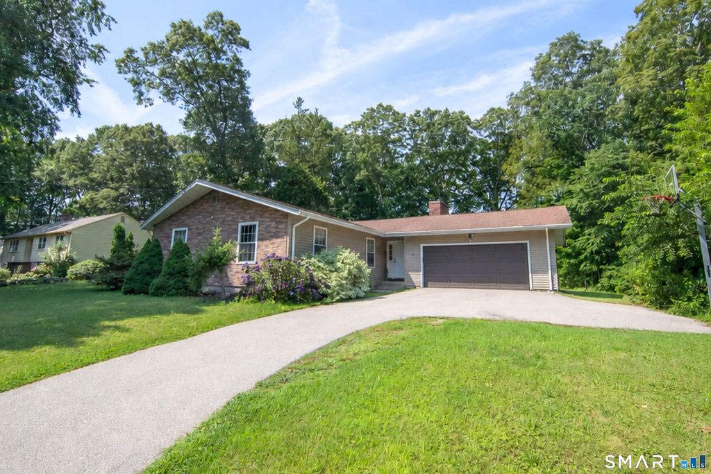 11 South Ridge Road, East Lyme, CT 06357