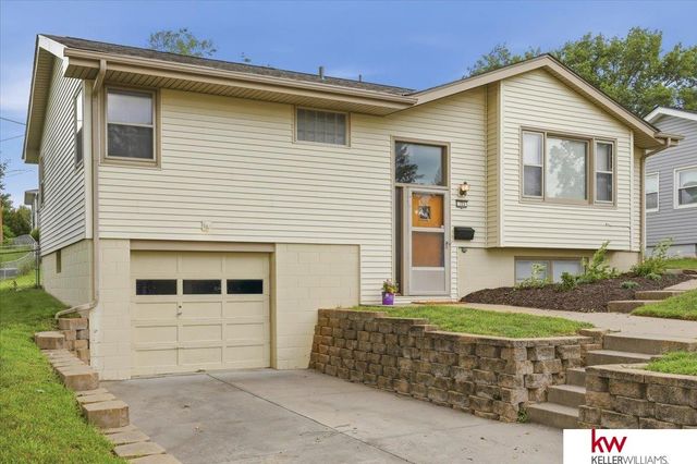 723 Dublin Drive, Papillion, NE 68046