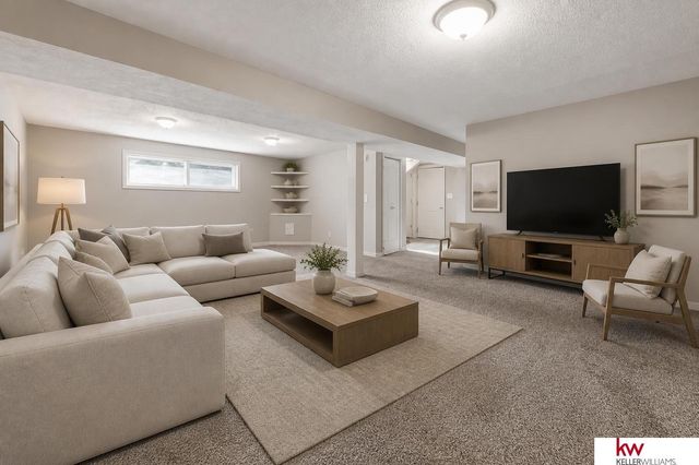 723 Dublin Drive, Papillion, NE 68046