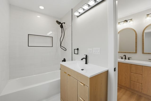 163 W Manchester Drive, Wheeling, IL 60090