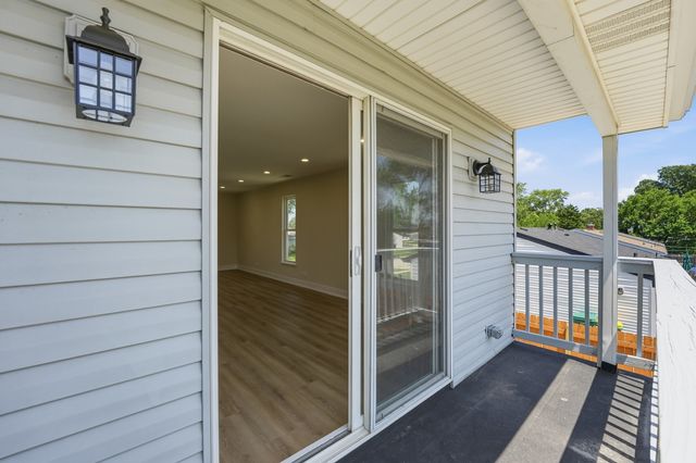 163 W Manchester Drive, Wheeling, IL 60090