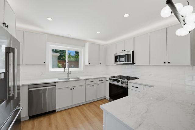 163 W Manchester Drive, Wheeling, IL 60090