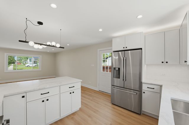 163 W Manchester Drive, Wheeling, IL 60090