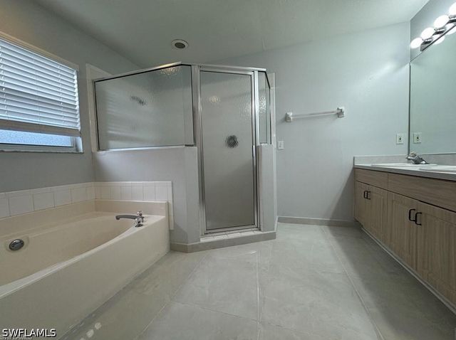 4649 Santiago LN, Bonita Springs, FL 34134
