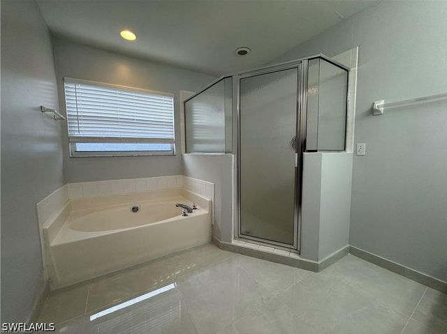 4649 Santiago LN, Bonita Springs, FL 34134