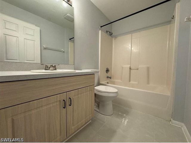 4649 Santiago LN, Bonita Springs, FL 34134
