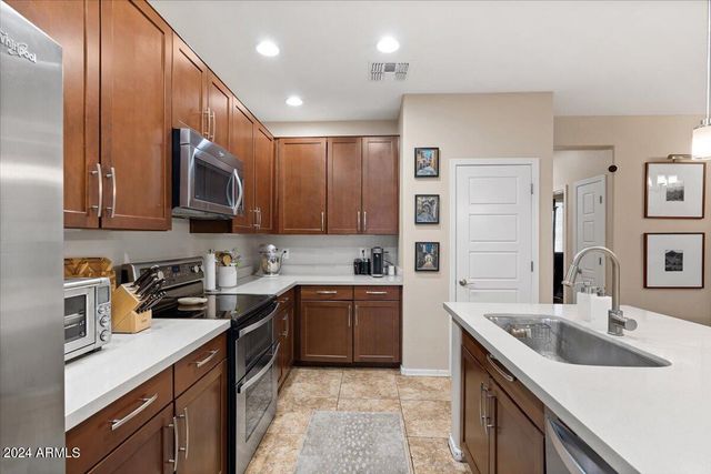 5550 N 16th Street Apt 140, Phoenix, AZ 85016