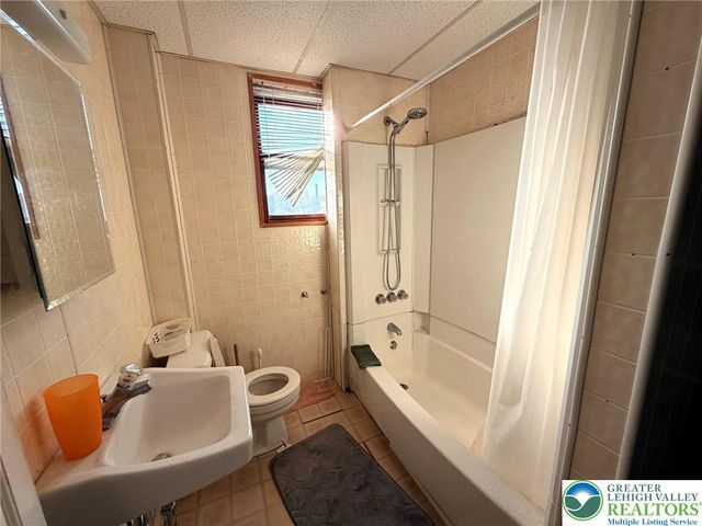 1826 washington Avenue, Northampton Boro, PA 18067