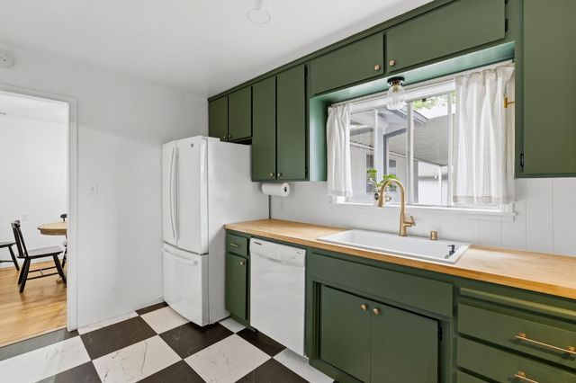 2368 Murieta Way, Sacramento, CA 95822