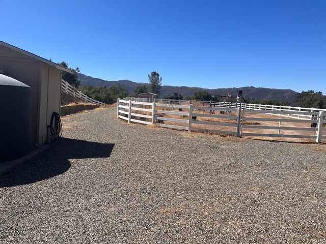 43319 Leach Road, Ahwahnee, CA 93601