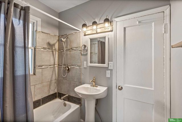 1104 N 45th Street, Omaha, NE 68132