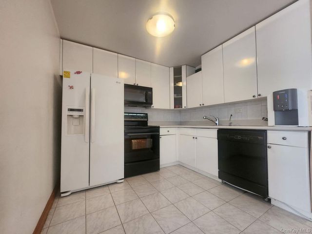 1 Bay Club 8 U, Bayside, NY 11360