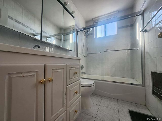 1 Bay Club 8 U, Bayside, NY 11360