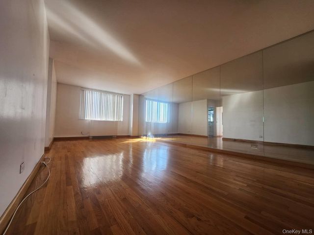 1 Bay Club 8 U, Bayside, NY 11360