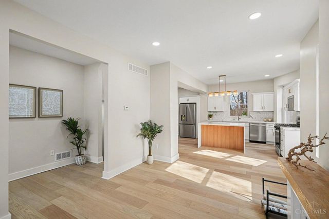 2548 Hackberry Street, Cincinnati, OH 45206