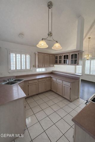 10739 WHITE SANDS Drive, El Paso, TX 79924