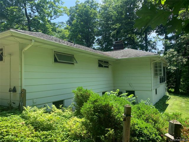 9 Dogwood Hill Road, Wappingers Falls, NY 12590