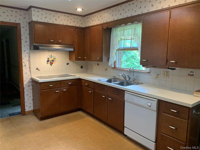 9 Dogwood Hill Road, Wappingers Falls, NY 12590