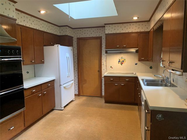 9 Dogwood Hill Road, Wappingers Falls, NY 12590