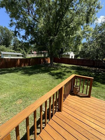 2150 E Lark Street, Springfield, MO 65804