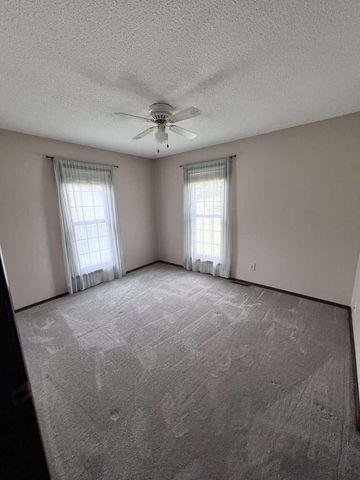 2150 E Lark Street, Springfield, MO 65804