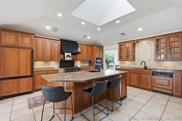 4112 S Victor Court, Tulsa, OK 74105