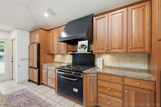 4112 S Victor Court, Tulsa, OK 74105