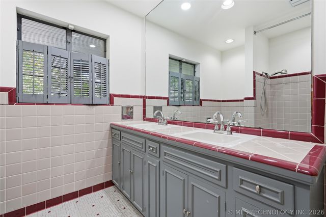 4112 S Victor Court, Tulsa, OK 74105