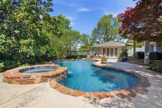 4112 S Victor Court, Tulsa, OK 74105