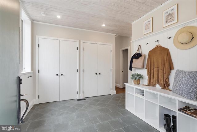 945 HICKORY RUN LN, Great Falls, VA 22066