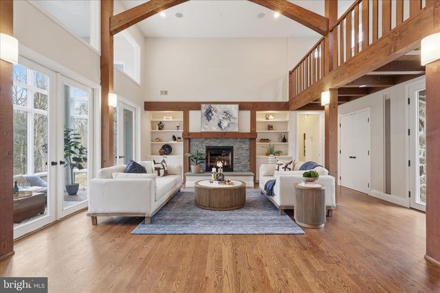 945 HICKORY RUN LN, Great Falls, VA 22066