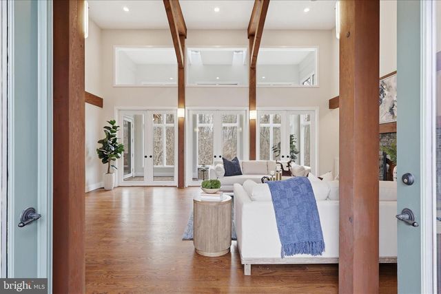 945 HICKORY RUN LN, Great Falls, VA 22066