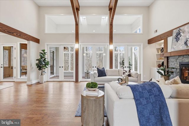 945 HICKORY RUN LN, Great Falls, VA 22066