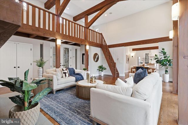 945 HICKORY RUN LN, Great Falls, VA 22066