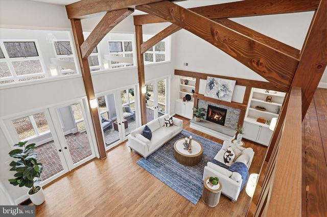 945 HICKORY RUN LN, Great Falls, VA 22066