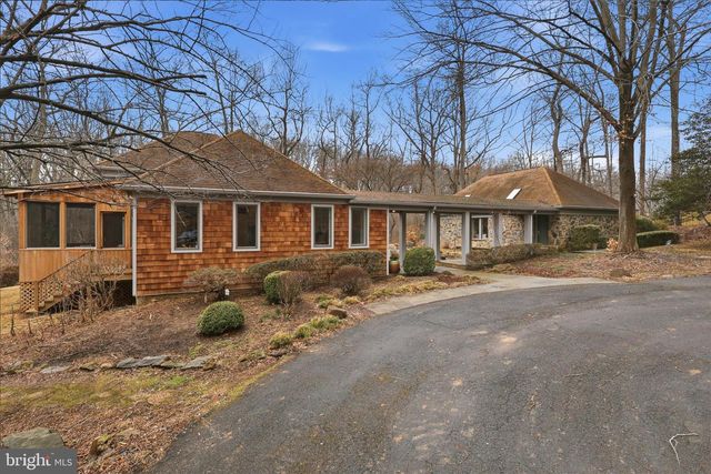 945 HICKORY RUN LN, Great Falls, VA 22066