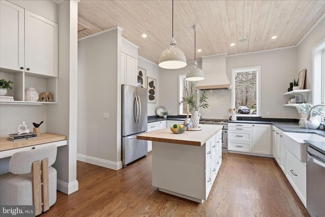 945 HICKORY RUN LN, Great Falls, VA 22066