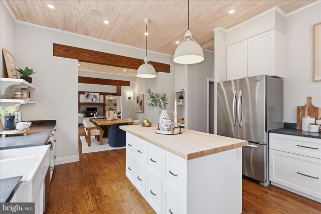 945 HICKORY RUN LN, Great Falls, VA 22066