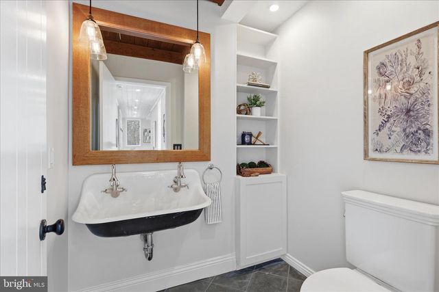 945 HICKORY RUN LN, Great Falls, VA 22066