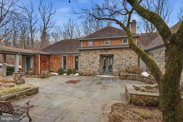 945 HICKORY RUN LN, Great Falls, VA 22066