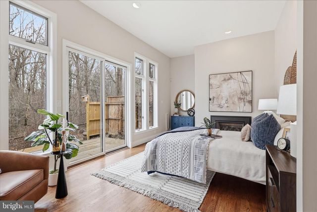 945 HICKORY RUN LN, Great Falls, VA 22066