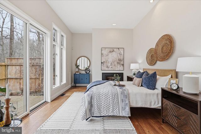 945 HICKORY RUN LN, Great Falls, VA 22066