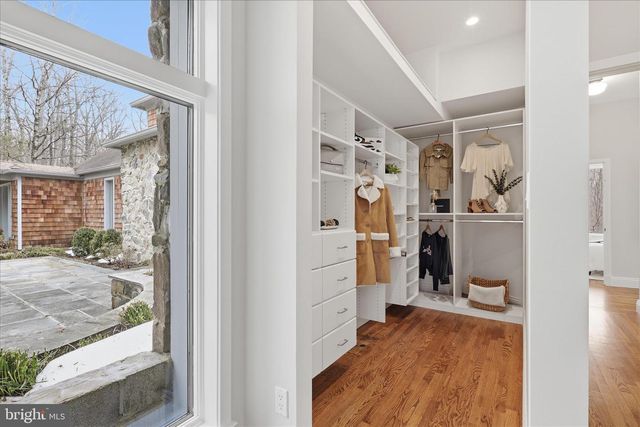 945 HICKORY RUN LN, Great Falls, VA 22066