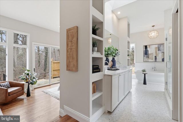 945 HICKORY RUN LN, Great Falls, VA 22066