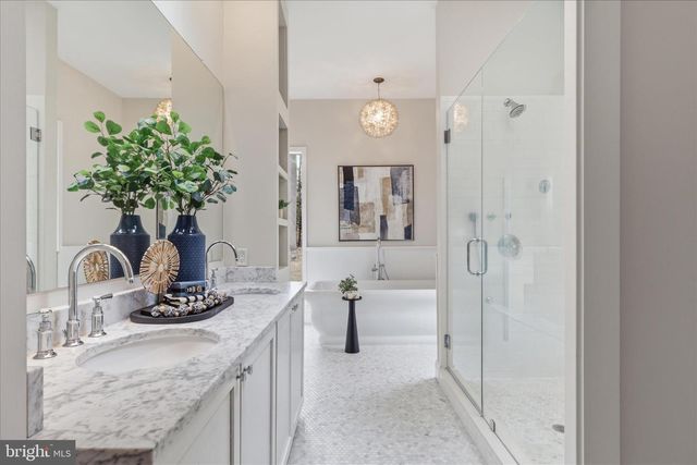 945 HICKORY RUN LN, Great Falls, VA 22066