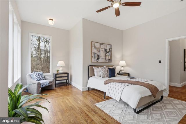 945 HICKORY RUN LN, Great Falls, VA 22066