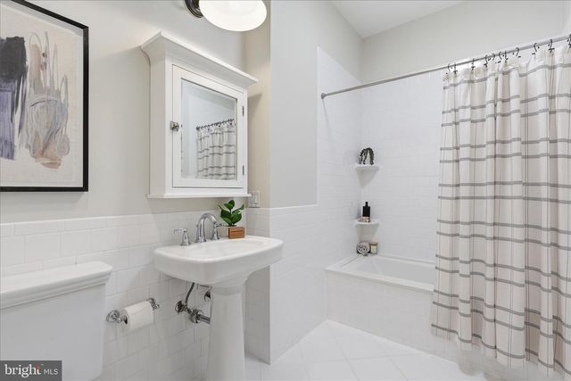 945 HICKORY RUN LN, Great Falls, VA 22066