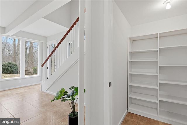 945 HICKORY RUN LN, Great Falls, VA 22066