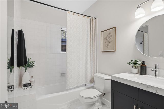 945 HICKORY RUN LN, Great Falls, VA 22066